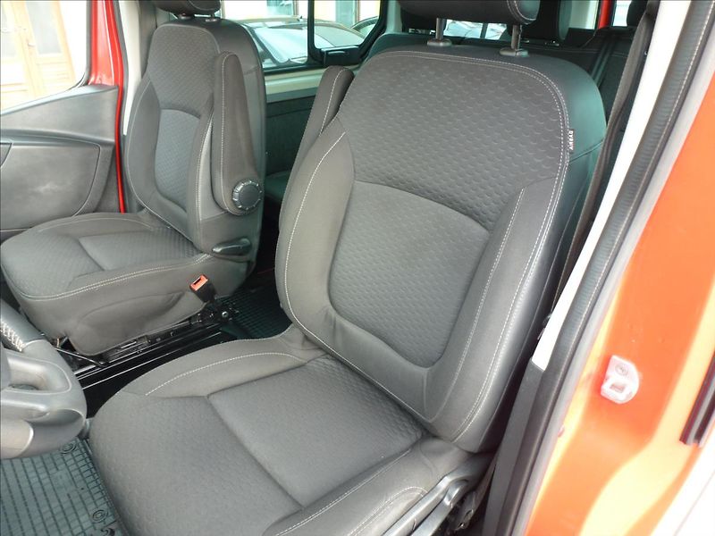 Opel Vivaro 1,6 CDTI 6rych,L2,8míst  Odpoč - fotka 14 z 47