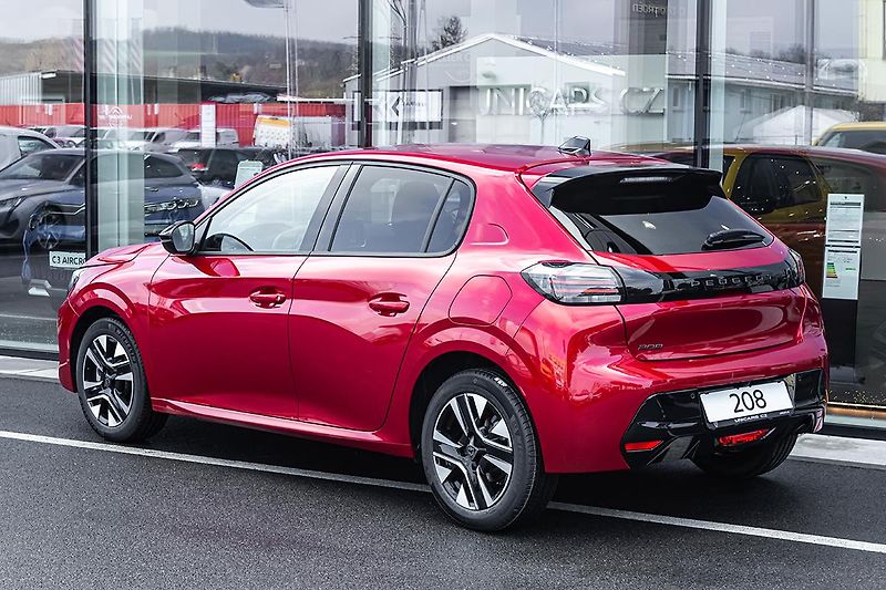 Peugeot 208 (2025) 1,2 ALLURE PureTech 100 S&S MA - fotka 7 z 19