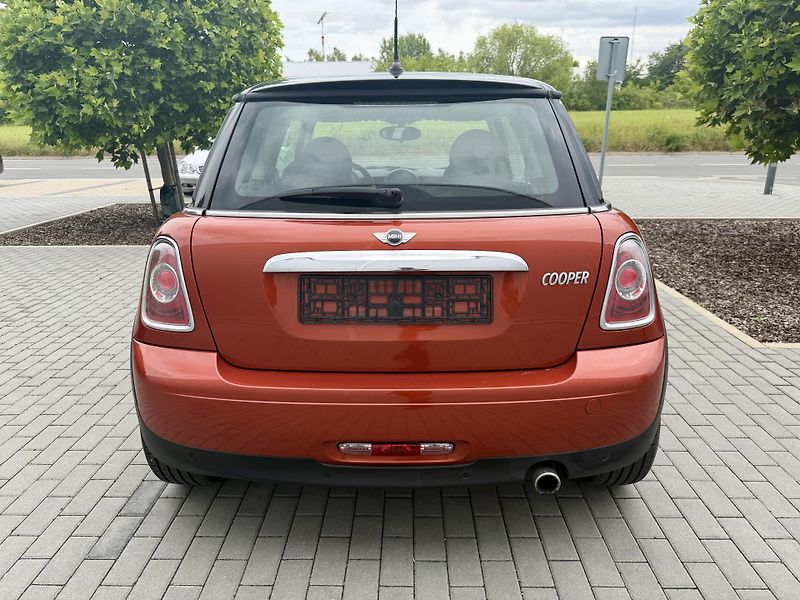 Mini Cooper (2012) 1.6 90kW FACELIFT!!! - fotka 7 z 19