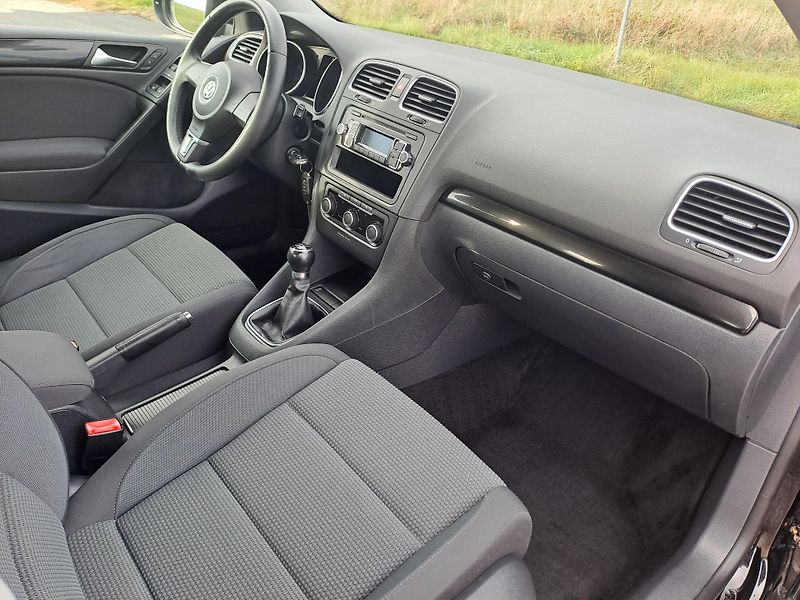 Volkswagen Golf (2012) 1.4 16V 59 KW, SERVISKA, PĚKNÝ - fotka 14 z 36