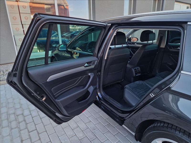 Volkswagen Passat 2.0TDI 147kW 4MOTION DSG Eleg - fotka 18 z 50