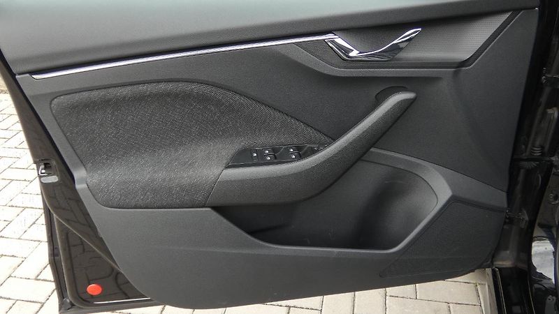 Škoda Kamiq 1,5 TSi 110KW STYLE - fotka 8 z 23