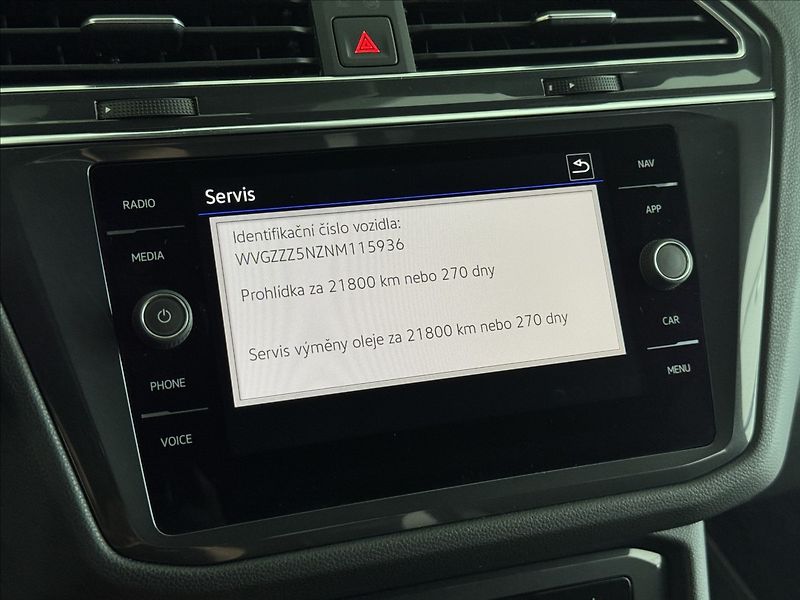 Volkswagen Tiguan Allspace 2,0 TDi  DSG 4x4 R-Line Matrix - fotka 34 z 45
