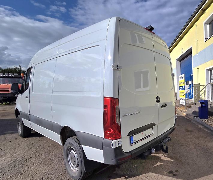 Mercedes-Benz Sprinter (2024) 4x4 V6! 3.0D 2500 Cargo  - fotka 22 z 39