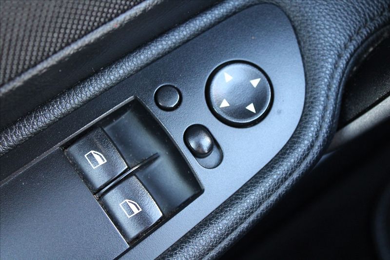 BMW Řada 1 2,0 118d  KLIMATIZACE - fotka 13 z 28