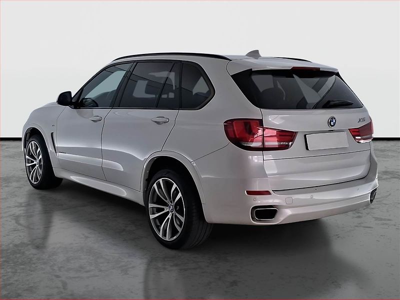 BMW X5 (2014) M Paket xDrive30d - fotka 4 z 23