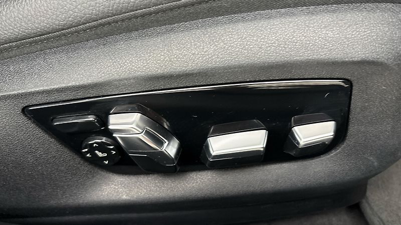 BMW Řada 5 540i AUT xDrive M-paket Tourin - fotka 22 z 34