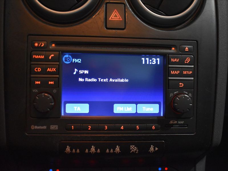 Nissan Qashqai 1,6 Pano,Bezklíč,Bose - fotka 14 z 19