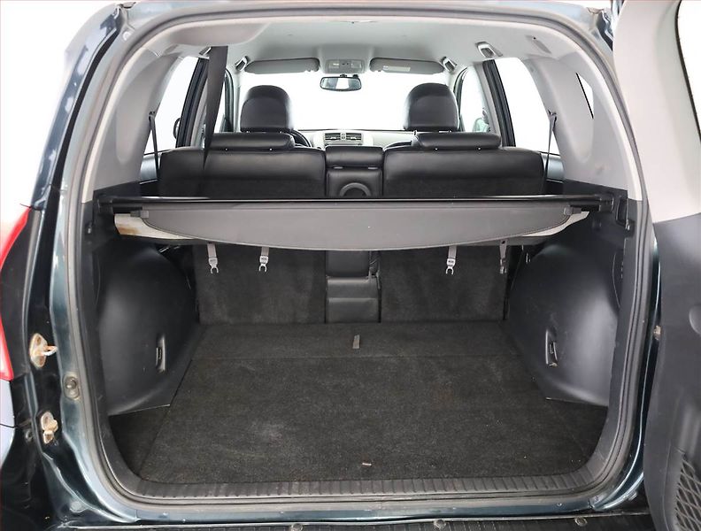 Toyota RAV4 (2006) 2.2 D-CAT, 4X4, Navi - fotka 18 z 20