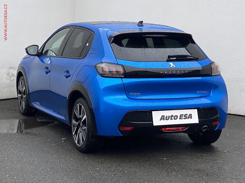 Peugeot 208 (2020) 1.2 PT, GT Line, navi, panor - fotka 6 z 17