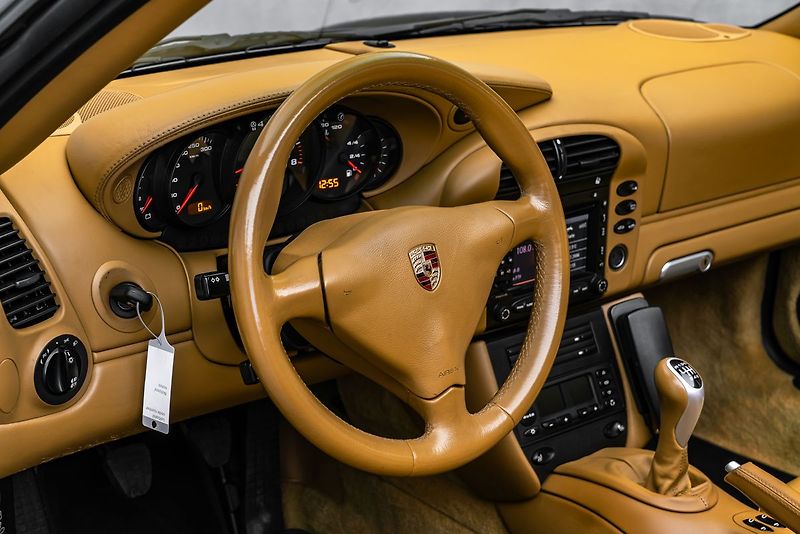 Porsche 911 Carrera 996.2 Cabrio - fotka 15 z 21