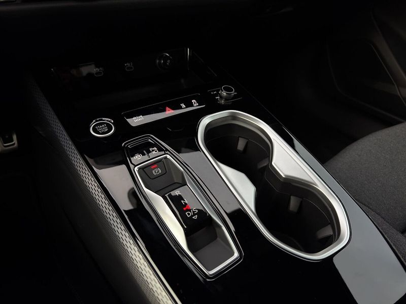 Audi A6 TDI q S-Line NezTop Matrix 360 - fotka 10 z 14