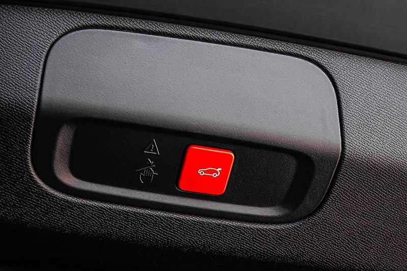 Peugeot 408 (2026) 1,6 GT Plug-in HYBRID 240 e-DC - fotka 9 z 22