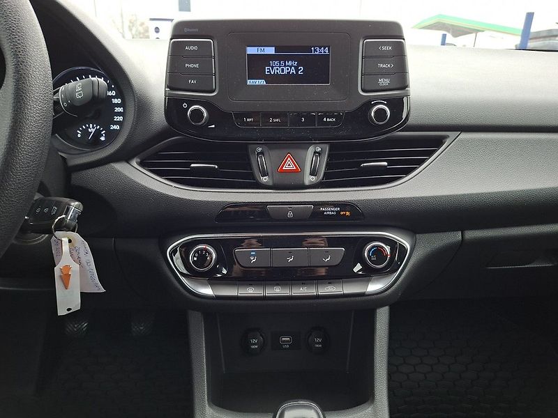 Hyundai i30 1,0 TGDI 120k M6 - fotka 16 z 19