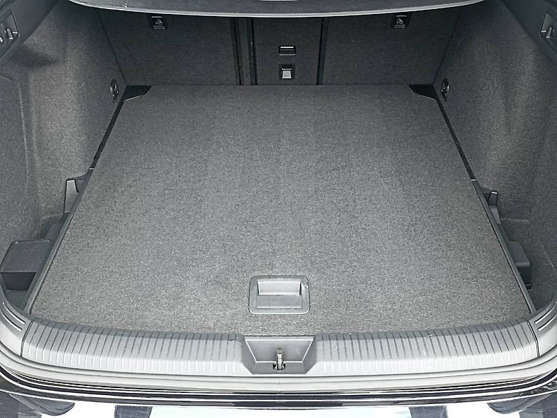 Volkswagen Golf (2023) 1.5 TSI 96kW tažné manuál - fotka 30 z 31