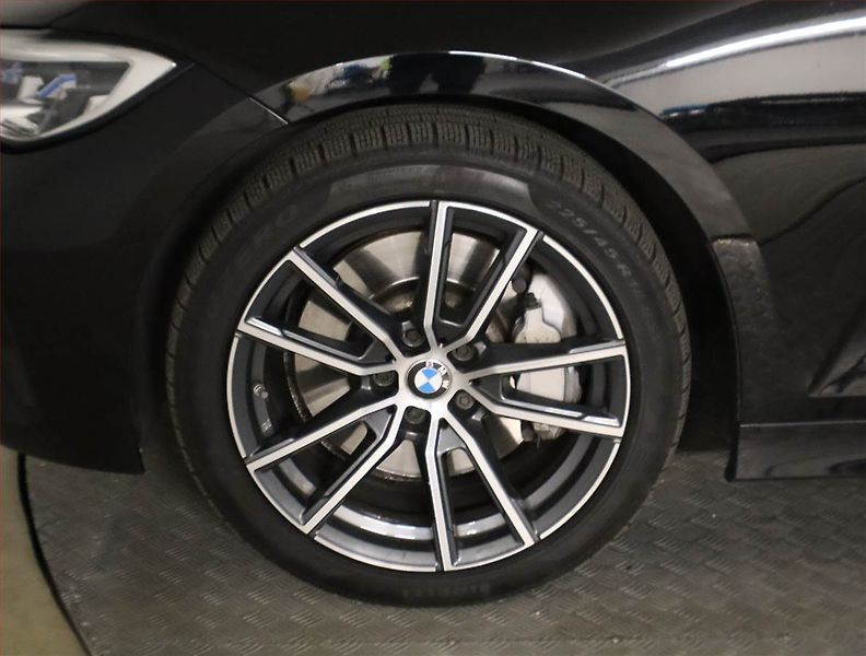 BMW Řada 3 (2020) 330 d xDrive, 4X4, Automat - fotka 14 z 18
