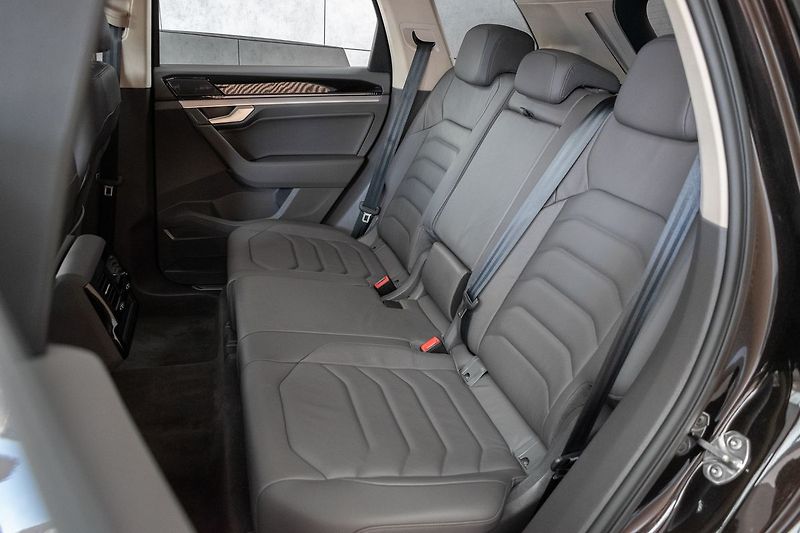 Volkswagen Touareg 3.0 TDI 210kW EXCLUSIVE*ČR 1.M - fotka 13 z 39