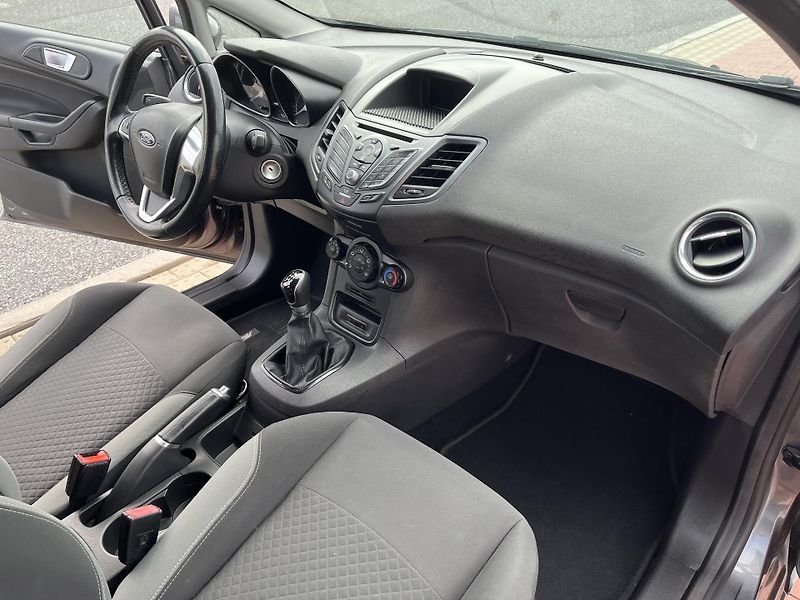 Ford Fiesta 1.25 i ČR - fotka 15 z 31