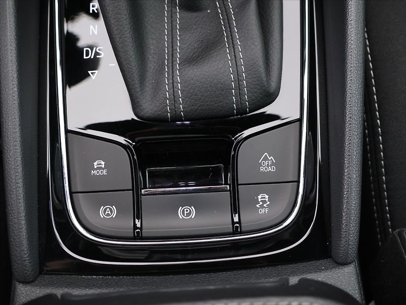 Škoda Karoq 2,0 TDI 4x4 DSG Sportline CZ - fotka 18 z 26
