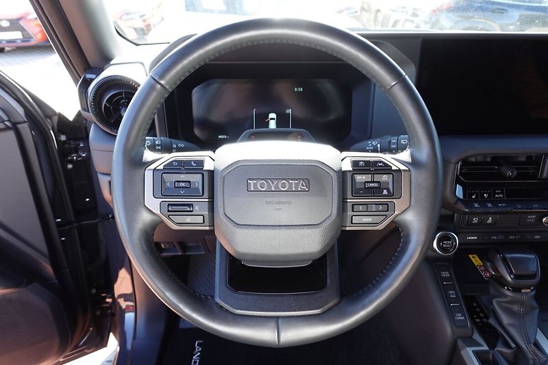 Toyota Land Cruiser 2.8D4-D  8 AT Invincible - fotka 18 z 39