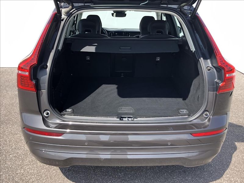 Volvo XC60 2,0 AWD MOMENTUM PRO  B4 - fotka 11 z 27