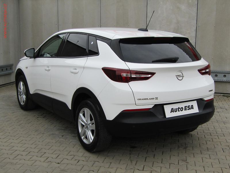 Opel Grandland X (2018) 1.2 PT, ČR, Edition - fotka 6 z 20