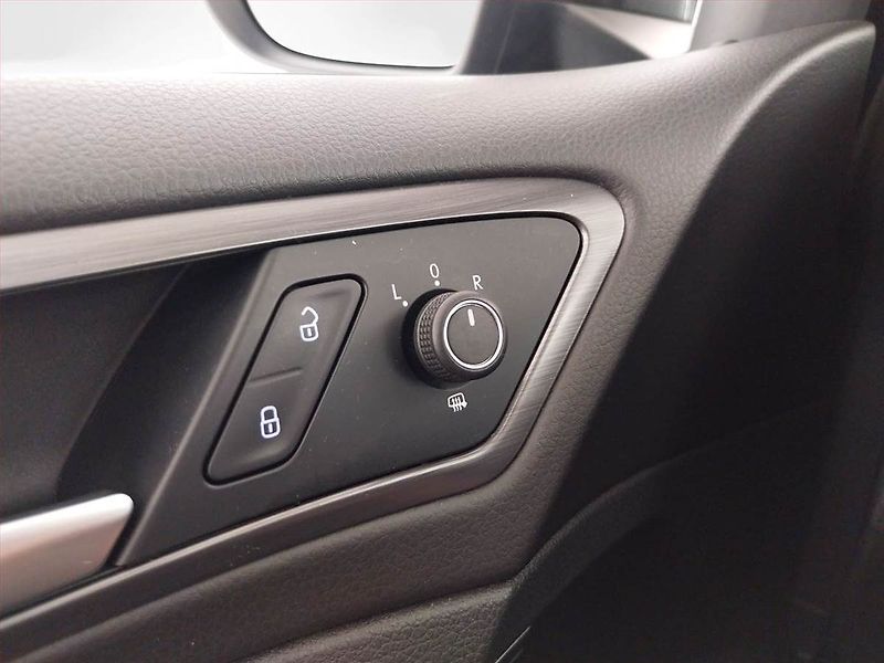 Volkswagen Golf (2018) Comfortline 1.6 TDI, Automat - fotka 16 z 21