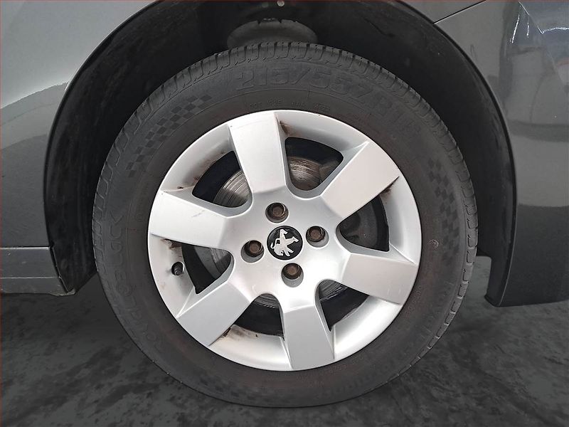 Peugeot 5008 (2014) 1.6 HDi, Navi, Tempomat - fotka 14 z 17