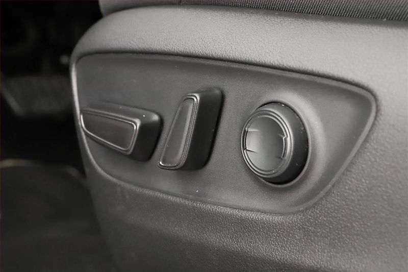 Toyota RAV4 (2021) 2.5 Plug-in - fotka 19 z 27