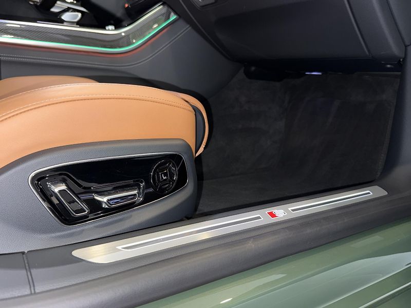 Audi S8 B&O-Adv. Carbon Matrix Pano TV - fotka 25 z 52