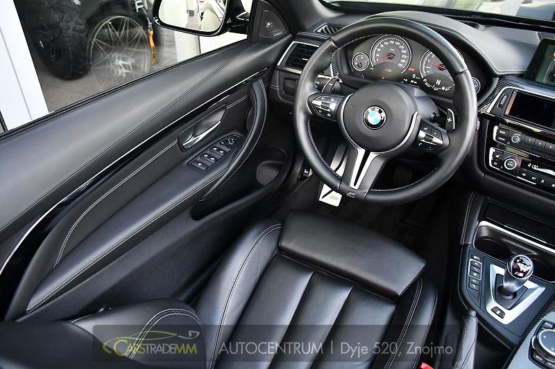 BMW M4 3.0 317kW HUD LED DPH - fotka 26 z 57