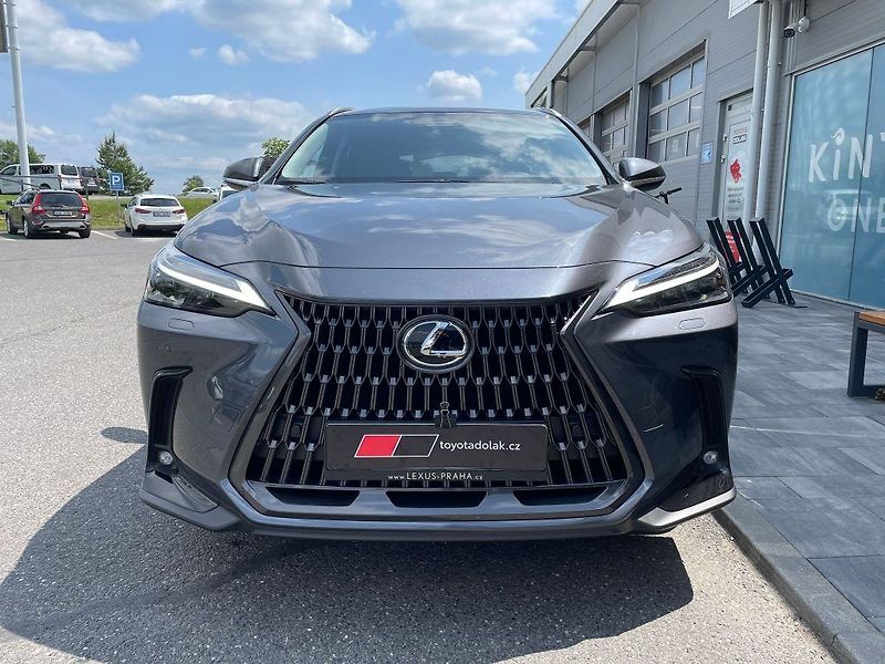 Lexus NX 350h - fotka 2 z 7