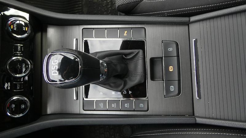 Škoda Superb 1.4 TSI iV Ambition DSG - fotka 18 z 26