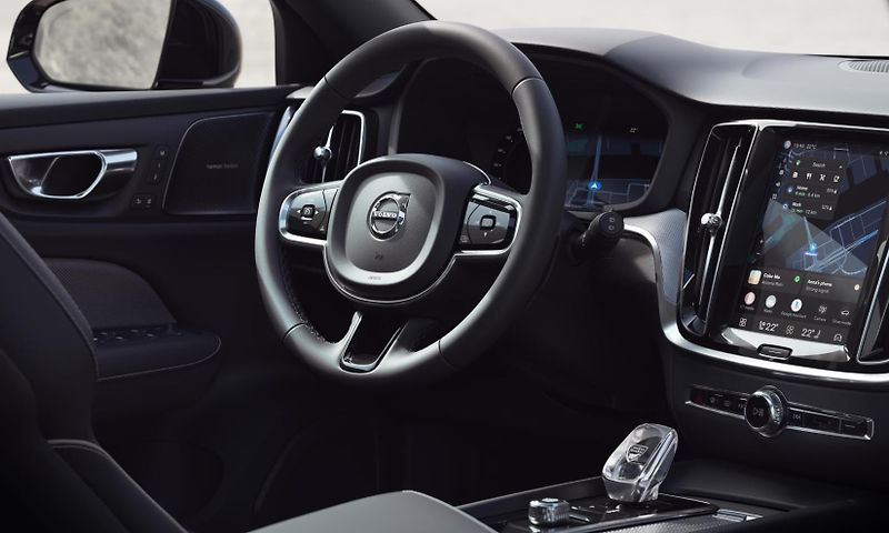 Volvo V60 (2026) B4 PLUS DARK AUT - fotka 10 z 20