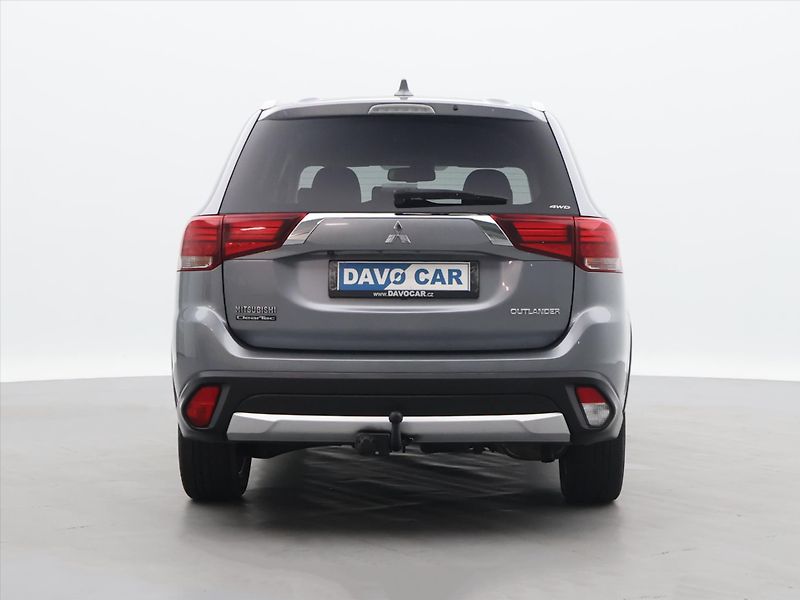Mitsubishi Outlander 2,0 MIVEC 110kW Intense 4WD - fotka 5 z 34