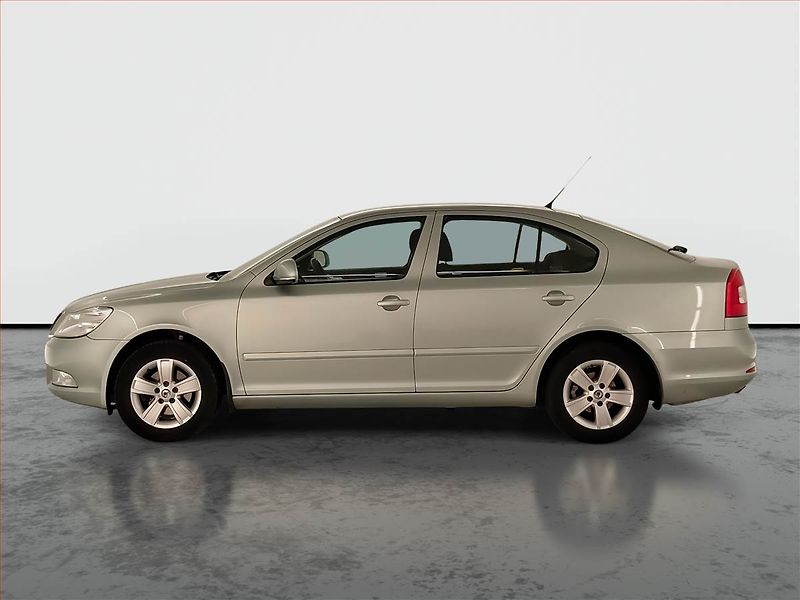 Škoda Octavia (2010) Ambiente 1.2 TSI, Serv.kniha - fotka 3 z 19