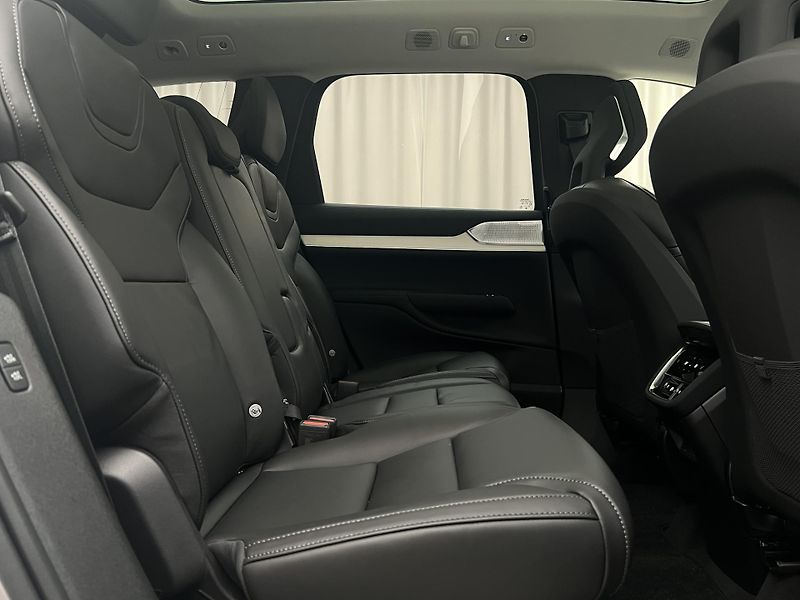 Volvo EX90 (2026) PURE TWIN PERFORMANCE ULTRA  - fotka 31 z 51