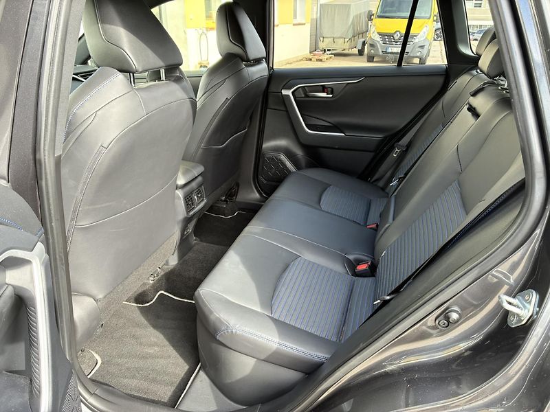 Toyota RAV4 2.5 HSD e-CVT AWD Selection - fotka 11 z 23
