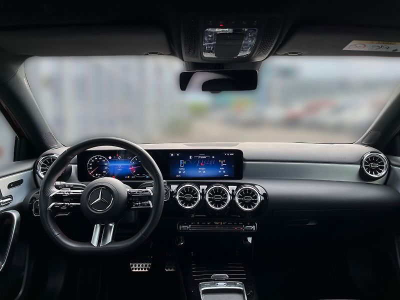 Mercedes-Benz Třídy A 200 AMG Line - fotka 14 z 18