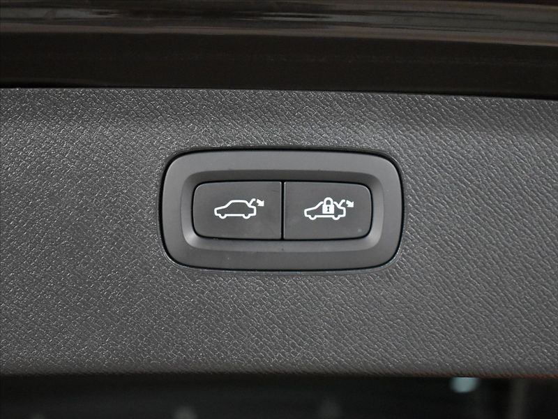 Volvo XC90 2,0 B5 AWD Ultra vzduch,Pano - fotka 13 z 27