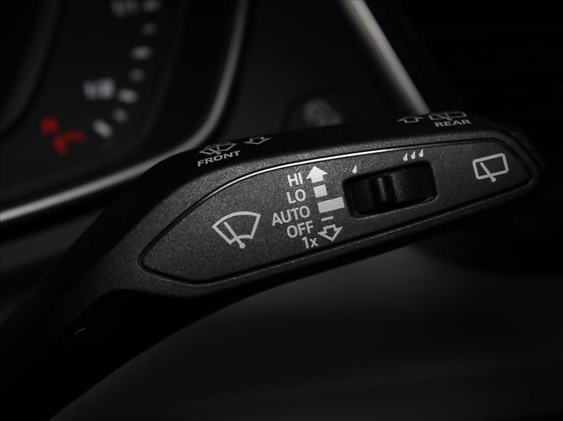 Audi Q5 2,0 eTFSi 270kW S-Line Vzduch - fotka 18 z 27