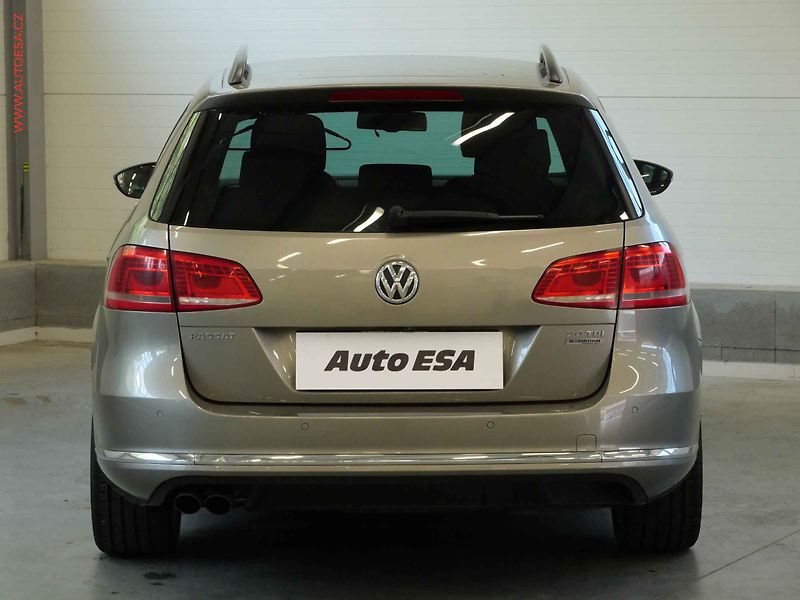 Volkswagen Passat (2012) 2.0TDI, ČR, Comfortline, DSG - fotka 5 z 19