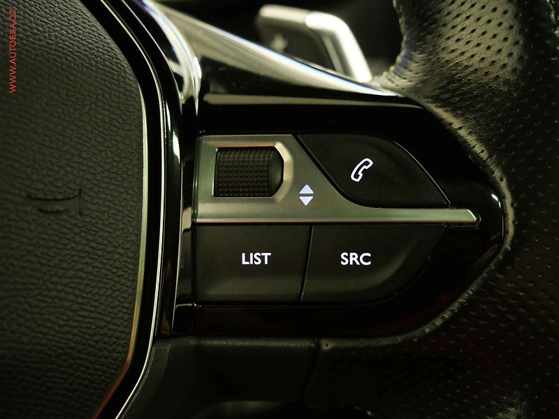 Peugeot 2008 (2020) 1.5HDI, ČR, AT, navi, LED - fotka 16 z 23