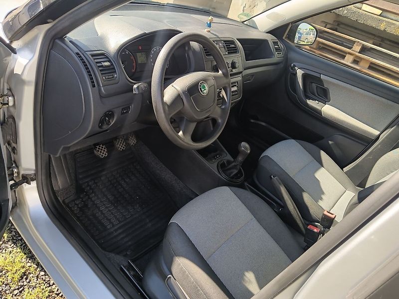 Škoda Fabia 1.4 16V Combi  Cool - fotka 9 z 26