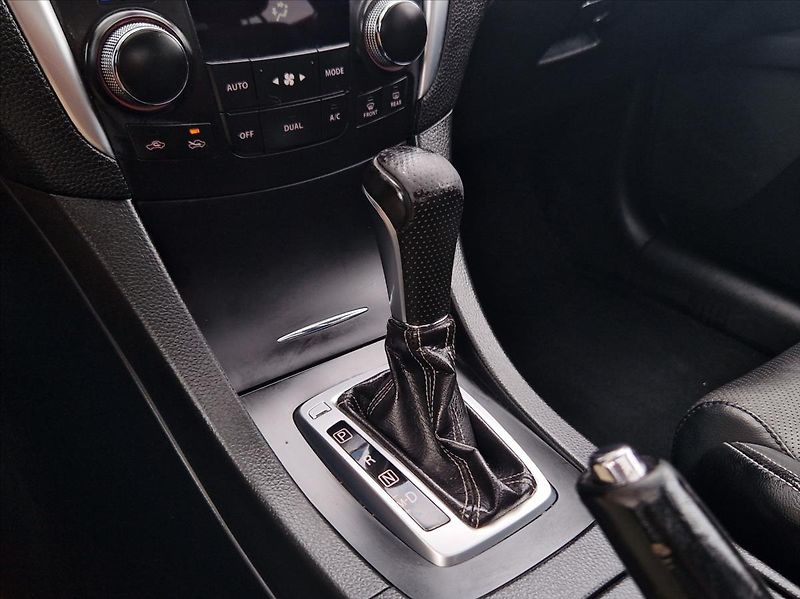 Suzuki Kizashi 2,4 i 4x4 XENON AC ŠÍBR VÝHŘEV - fotka 34 z 37
