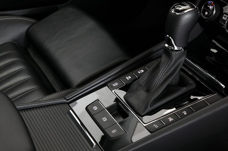 Škoda Superb 2.0TDI 147kW 4x4 DSG L&K Tažné - fotka 27 z 44