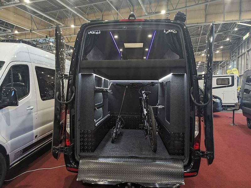 Na Caravaningu se představily expediční speciály, které zvládnou projet i Saharou