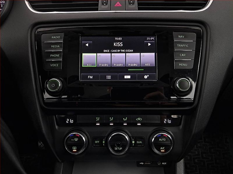 Škoda Octavia (2014) 1.6 TDI, Navi, Tempomat - fotka 12 z 19