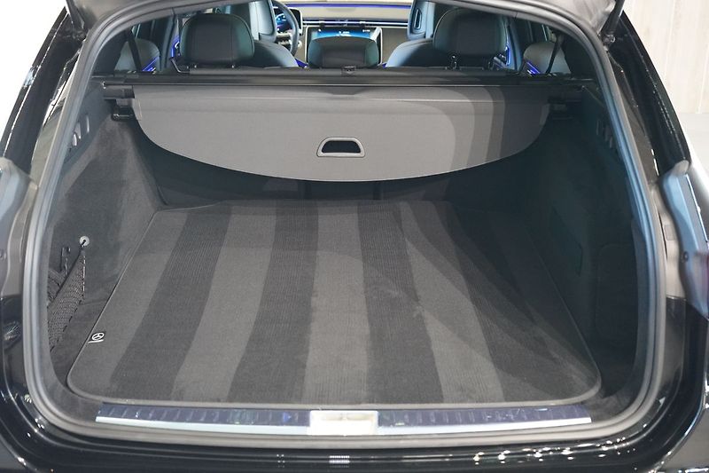 Mercedes-Benz Třídy E 220d 4MATIC AMG, Pano, Tažné - fotka 14 z 49