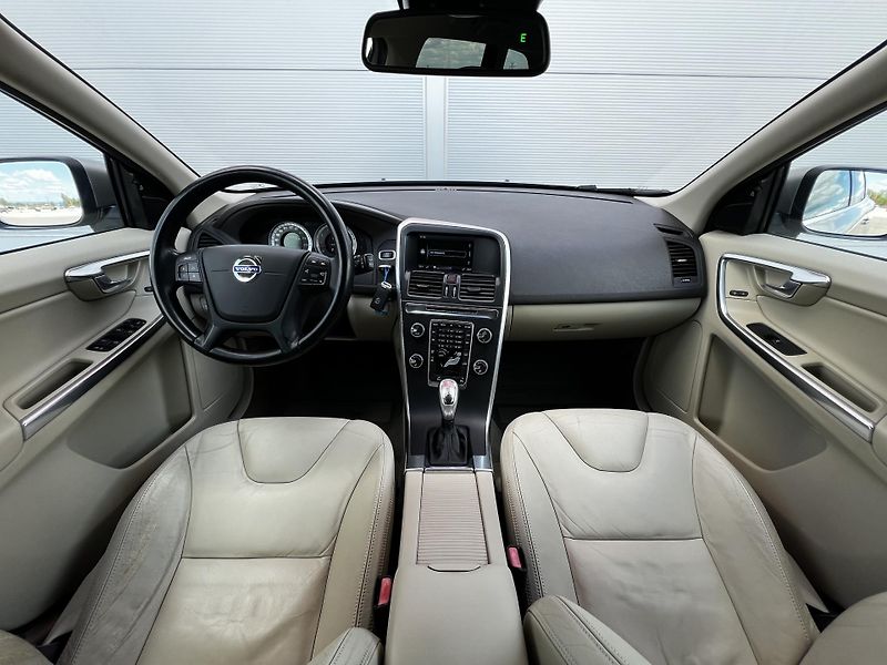 Volvo XC60 3.0 T6 AWD Aut. Summum TZ  - fotka 9 z 24